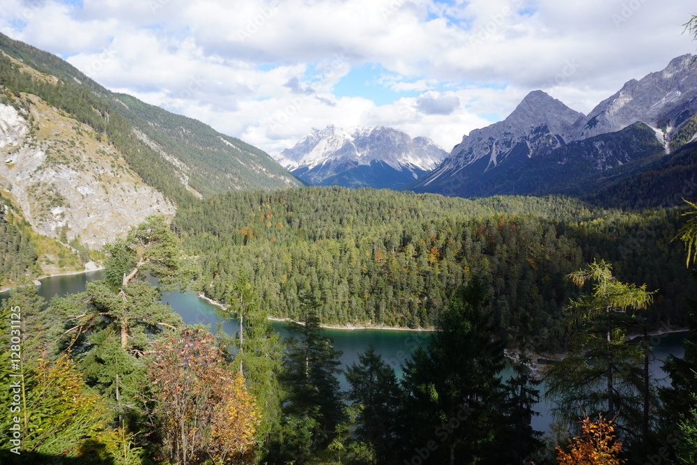 Fernsteinsee, Insel und Zugspitze weiter hinten