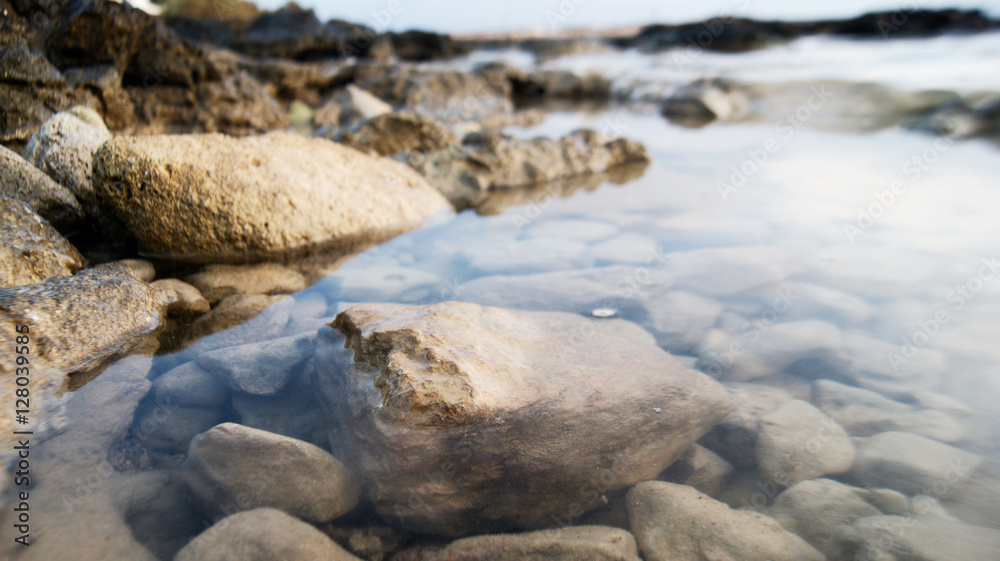 Fototapeta premium Ciottoli in acqua 