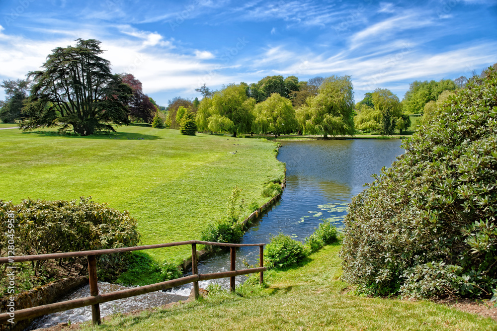 Fototapeta Beautiful Pond at Leeds Castle in Kent UK