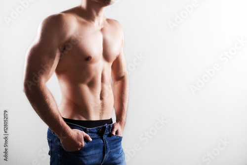 Fotografie strong young perfect body of a fit man