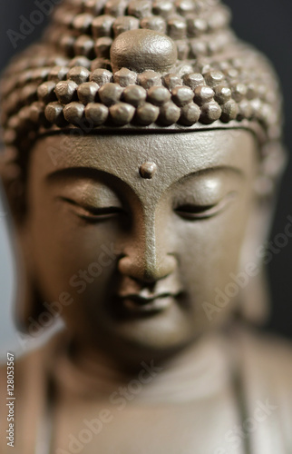 The face of the Buddha-style Zen