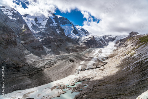 Wolkenmeer um den Großglockner in den österreichischen Alpen plus Gletschersee © Andy Ilmberger
