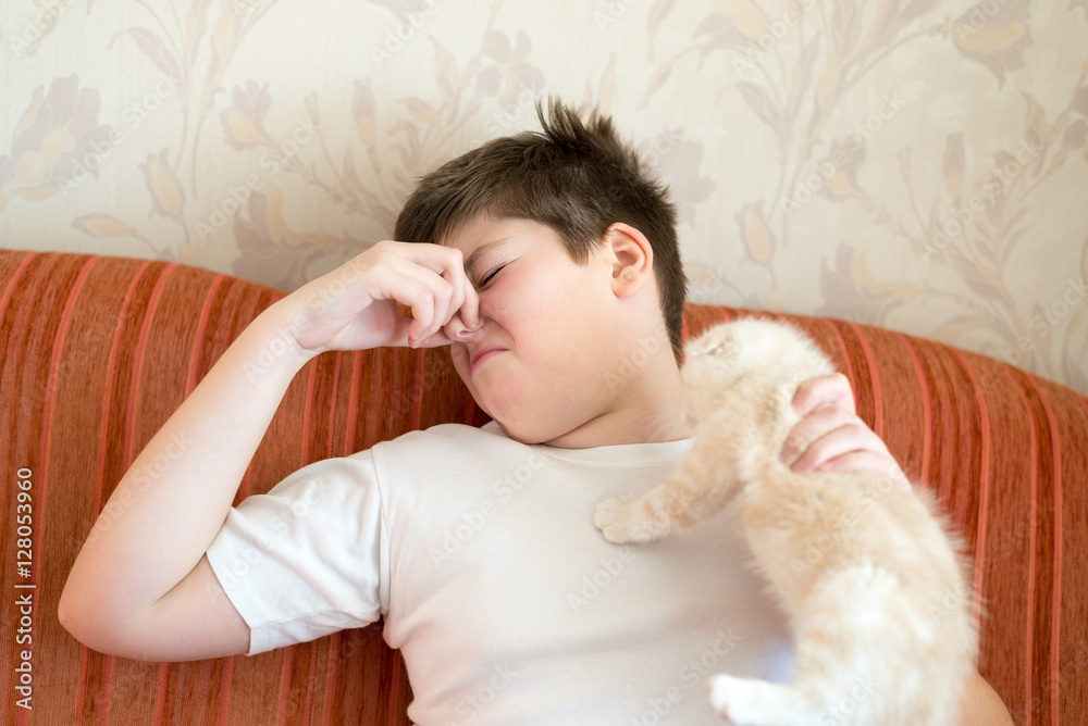 Teen turns due to unpleasant odor from cat Teen turns due to unpleasant odor from cat