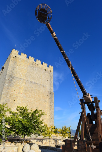 Katapult  in der Festungsanlage La Mota in Alcalá la Real, Jaén (Andalusien) photo