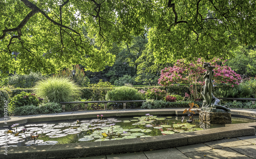 Fototapeta premium Burnett Fountain in summer