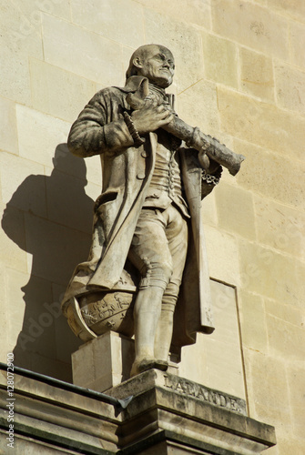 Statue de Lalande à paris, France photo