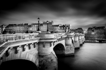 Tuinposter Zwart wit Pont Neuf Parijs zwart-wit  © Frdric