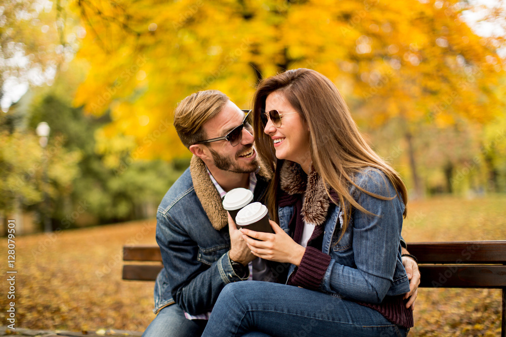 Fototapeta premium Couple in autumn park