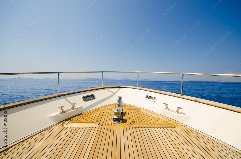Wide angle shot of front of the yacht in summer time - obrazy, fototapety, plakaty 