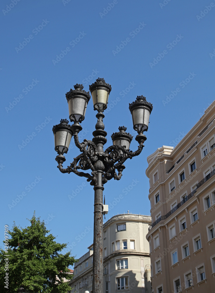 Lampadaire à Santander en Espagne