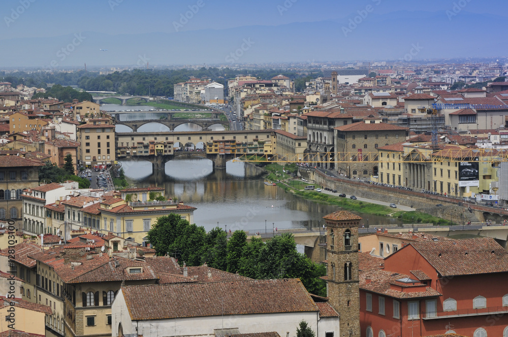 Obraz premium View Along Fiume Arno Towards the Ponte Vecchio-Commercial Jet i