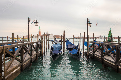gondolas to Venic seafront © TTLmedia