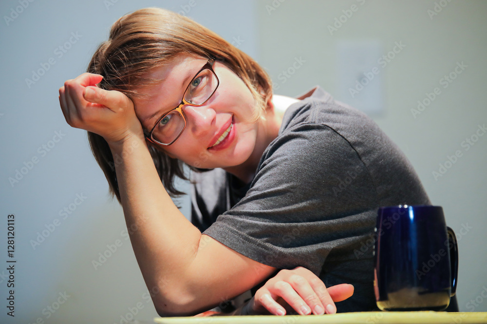 Ταπετσαρία happy young woman with glasses at the table
