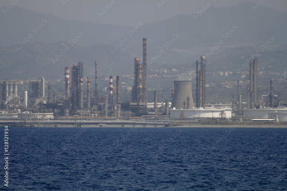 Raffinerie und Kraftwerk in Sizilien Raffinerie und Kraftwerk in Sizilien