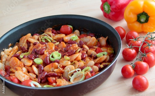 Chilly beans in spicy tomato sauce with peppers, leek and onion. 