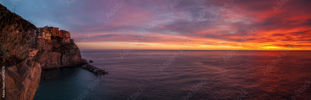 Manarola 5 Terre in Liguria verso sera al tramonto