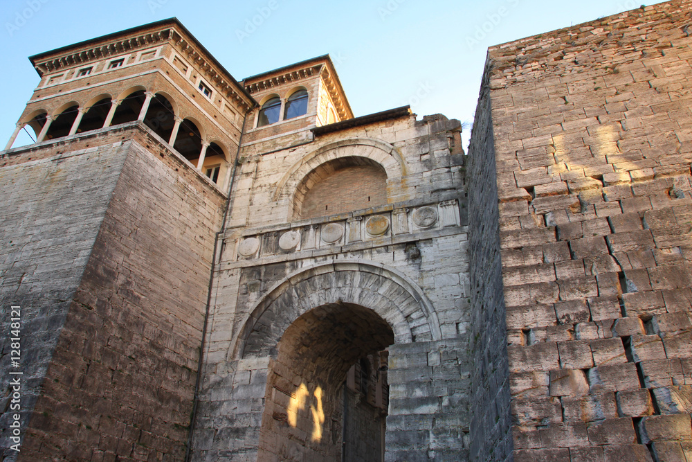 Perugia, arco di Augusto