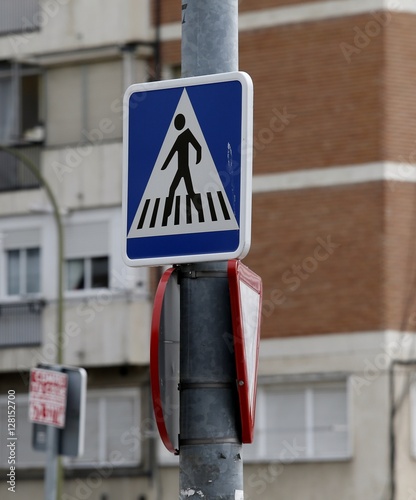 SEÑALES DE TRÁFICO DE PASO PEATONES ,CEDA Y PROHIBIDO photo