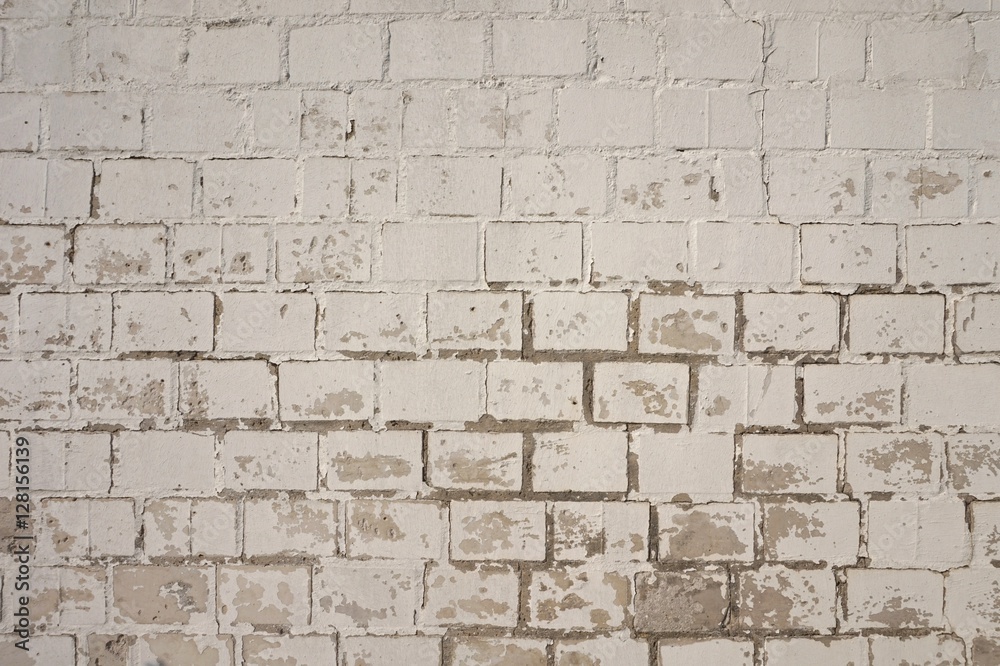 Alte dreckige weiße Mauer mit Flecken Alte dreckige weiße Mauer mit Flecken