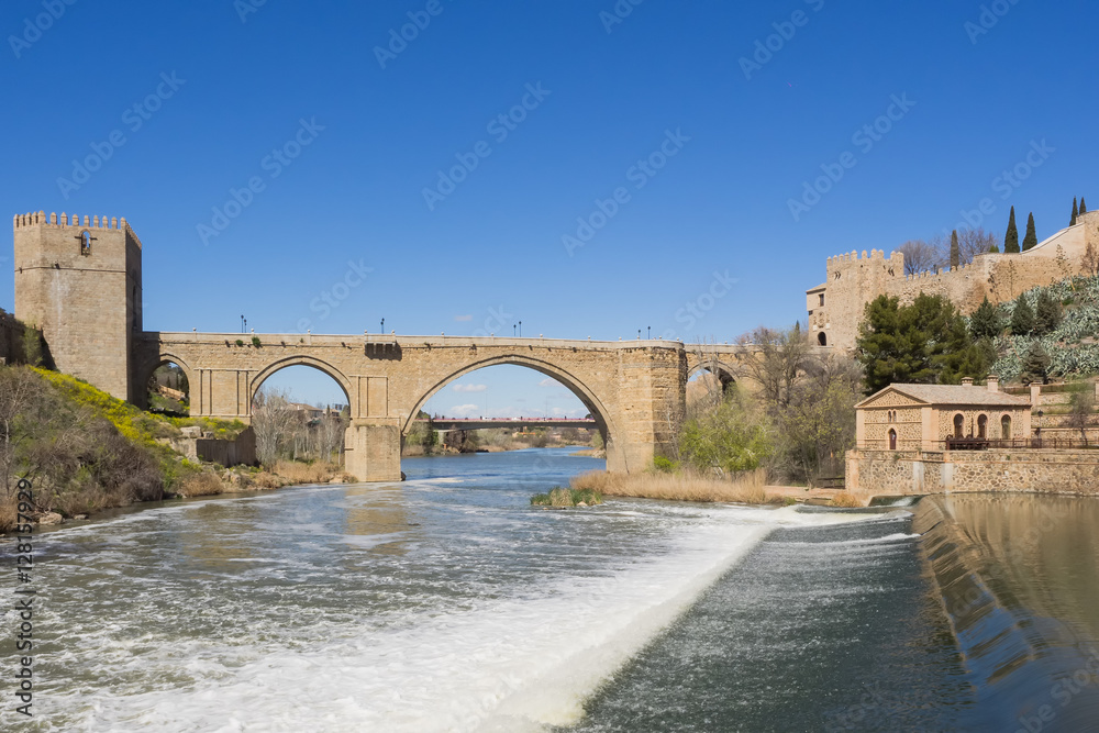 Brücke San Martin und Fluss Tajo in Toldeo, Spanien