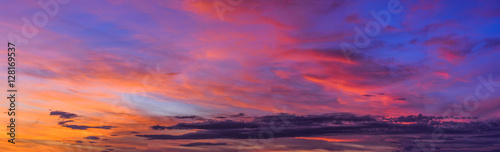 Panorama sunset © sitthipong