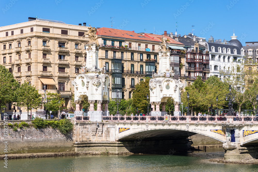 Maria Cristina Zubia is a bridge over the Urumea river passing through the Basque city of Donostia San Sebastian. The bridge was dedicated to Maria Christina, from 1885 to 1902 regent of Spain was