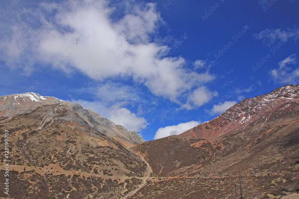 Fototapeta premium Snow mountain view along the way to Deqing ,China