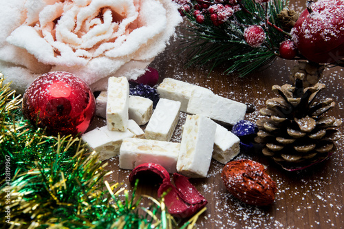 Torrone bianco con decori di Natale colorati  photo