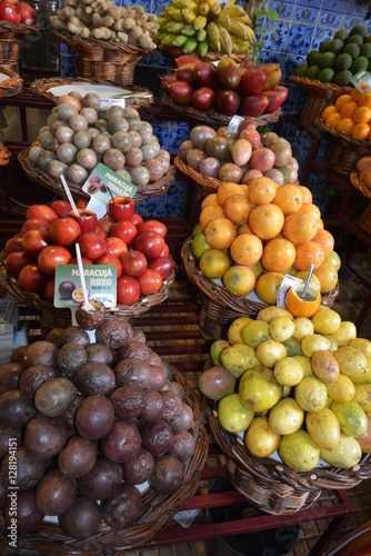 Fototapeta Naklejka Na Ścianę i Meble -  Etal  de fruits, MADERE