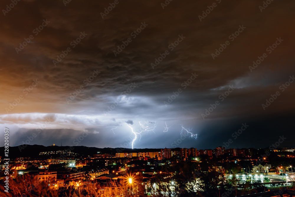 Naklejka premium Lightning storm