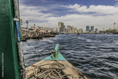 Dubaj port , widok z łodzi promowej