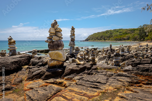 Stacked stones at Tea Tree Bay, Noosa parc, Australia