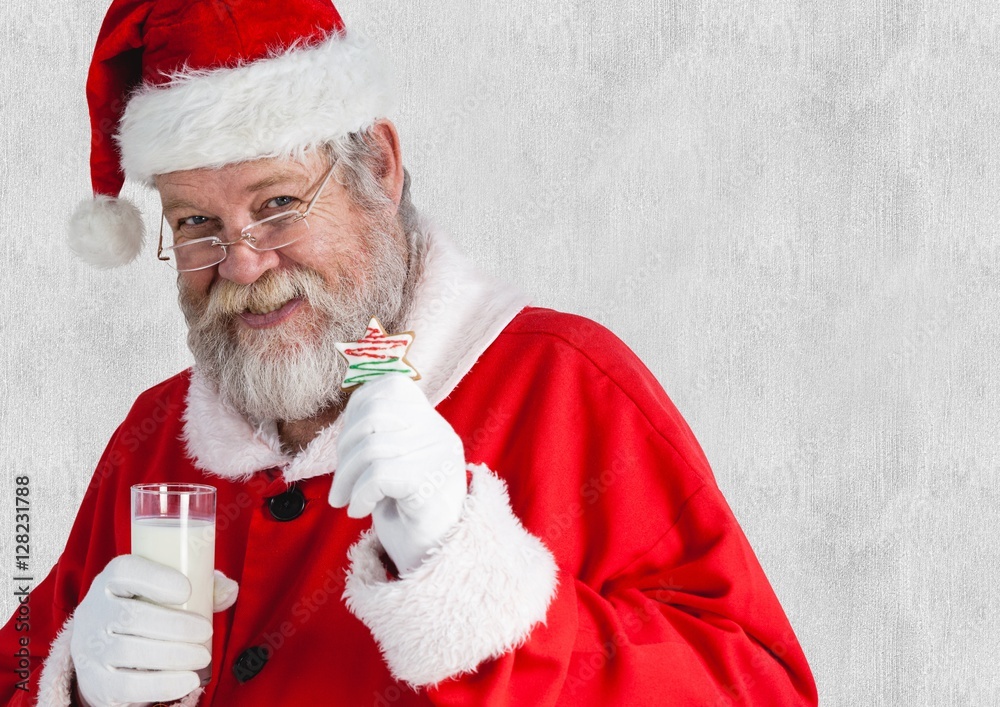 Naklejka premium Santa claus holding glass of milk and cookies