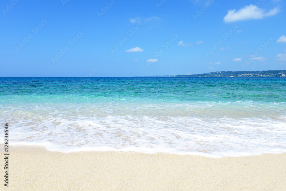 沖縄の美しい海とさわやかな空