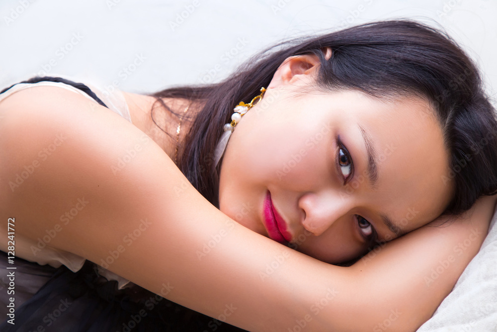 Naklejka premium Relaxed asian woman