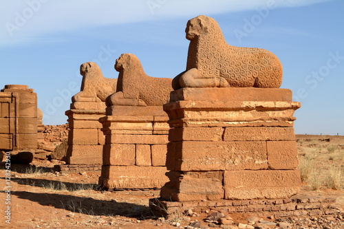 Die Tempel von Naga in der Sahara vom Sudan photo