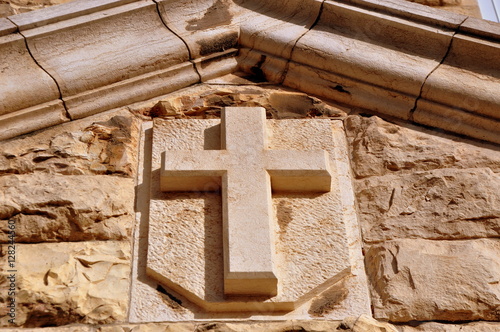 Kreuz an der Martin Luther Schule in der Jerusalemer Altstadt photo