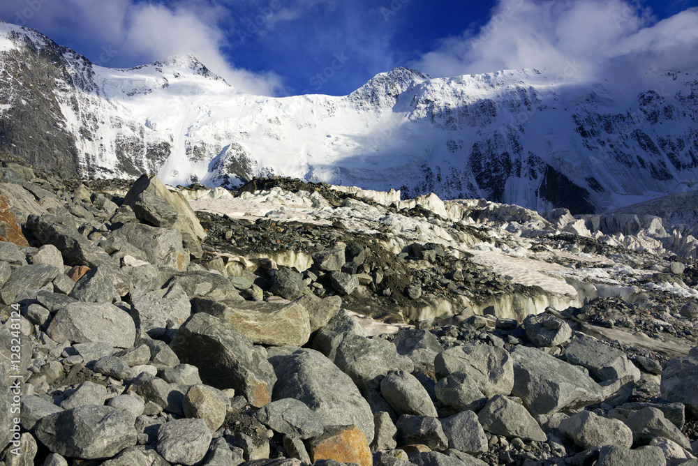 Obraz premium Belukha Peak (4506m) in Altai Mountains, Russian Federation