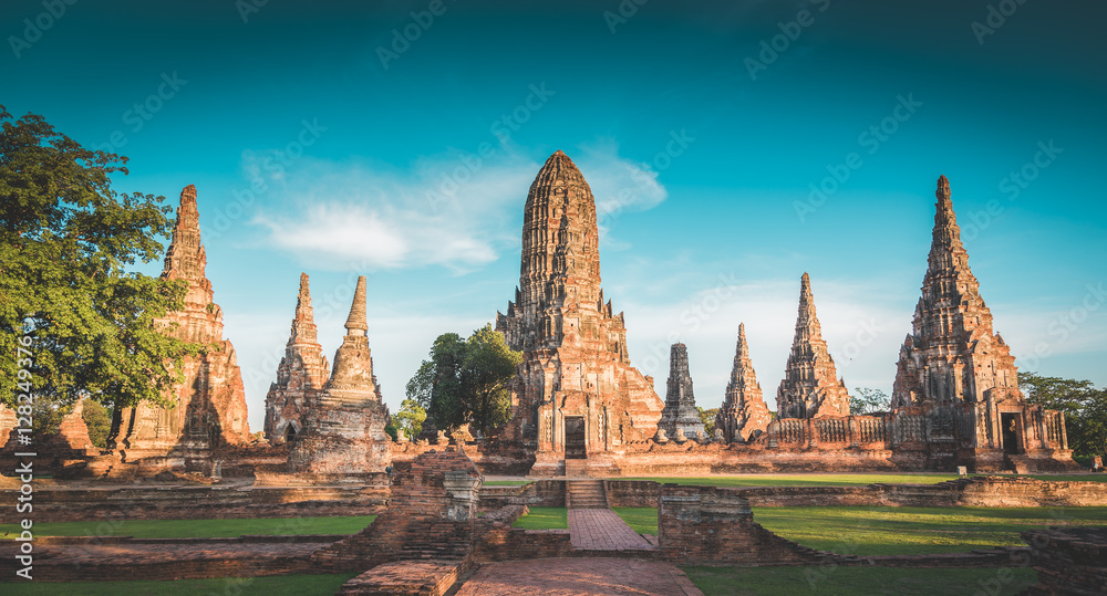 Naklejka premium Landscape Ayutthaya Historical Park in Ayutthaya, Thailand. vint