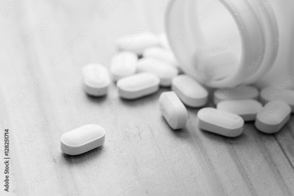 Oral medicine, paracetamol,white pills , black and white Oral medicine, paracetamol,white pills , black and white