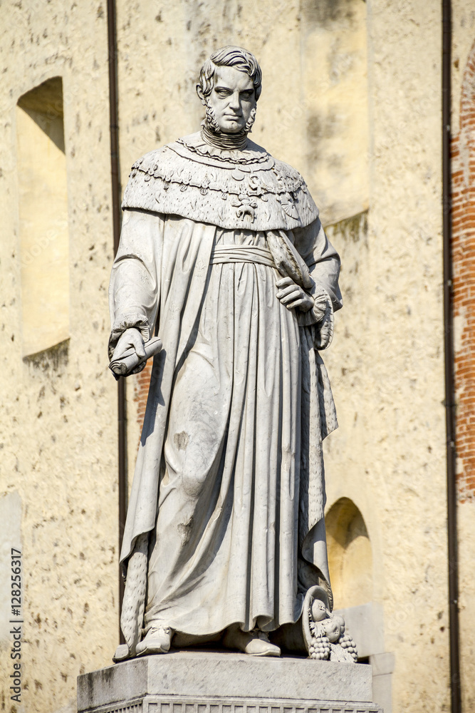 Pietrasanta, Statua di Leopoldo II