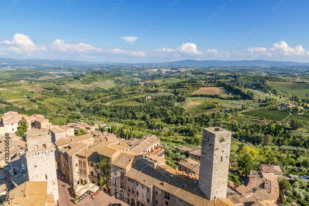 Obraz premium San Gimignano, Italy. A scenic view of the city and the surrounding area