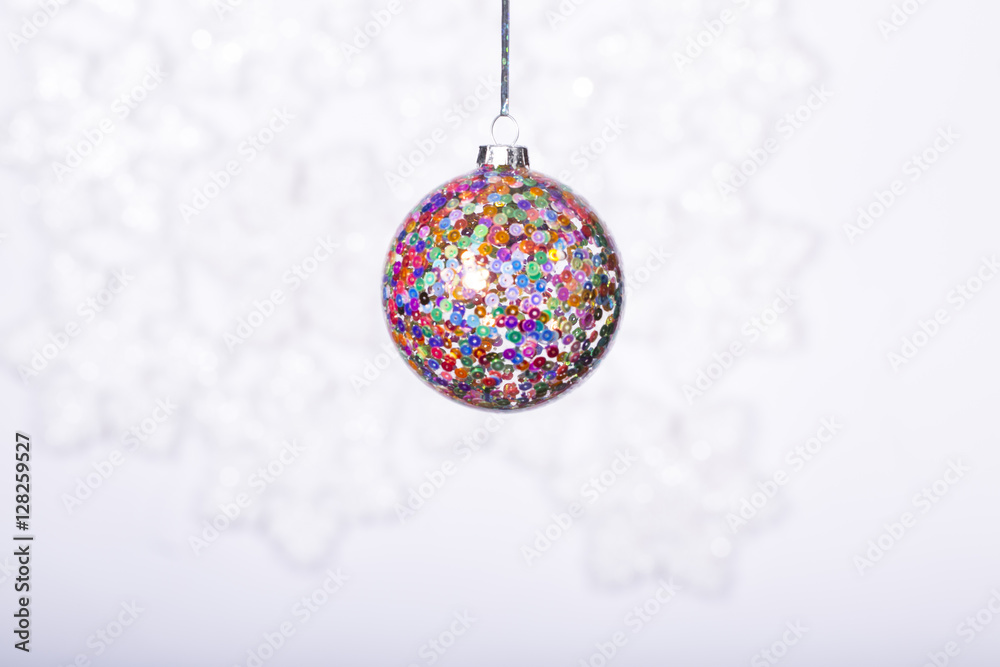 Fototapeta premium Beautiful shiny ball on a winter background