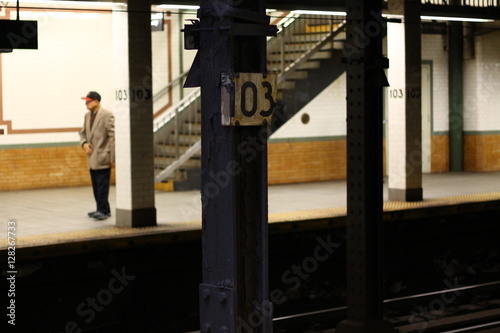 Wallpaper Mural New York underground Torontodigital.ca