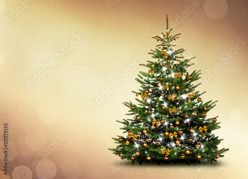 Christbaum vor Goldenem Hintergrund