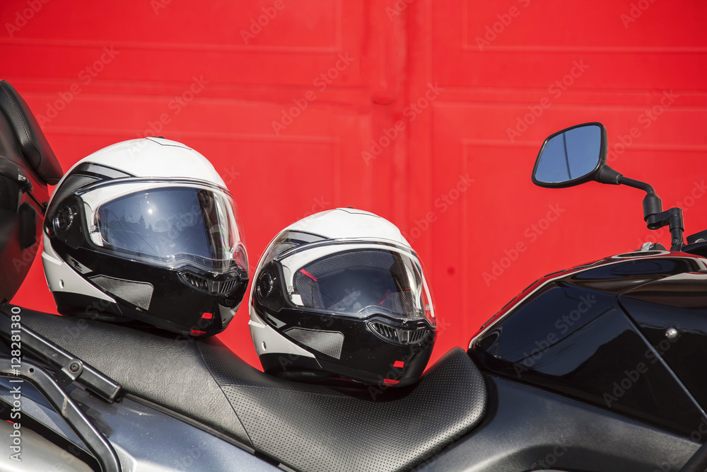 Fototapeta premium kaski i motocykl