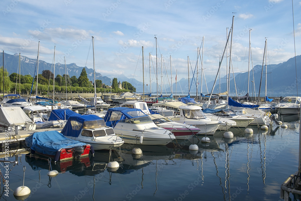 Φωτογραφία yachts in the marina of Montreux, Lake Geneva, Switzerland