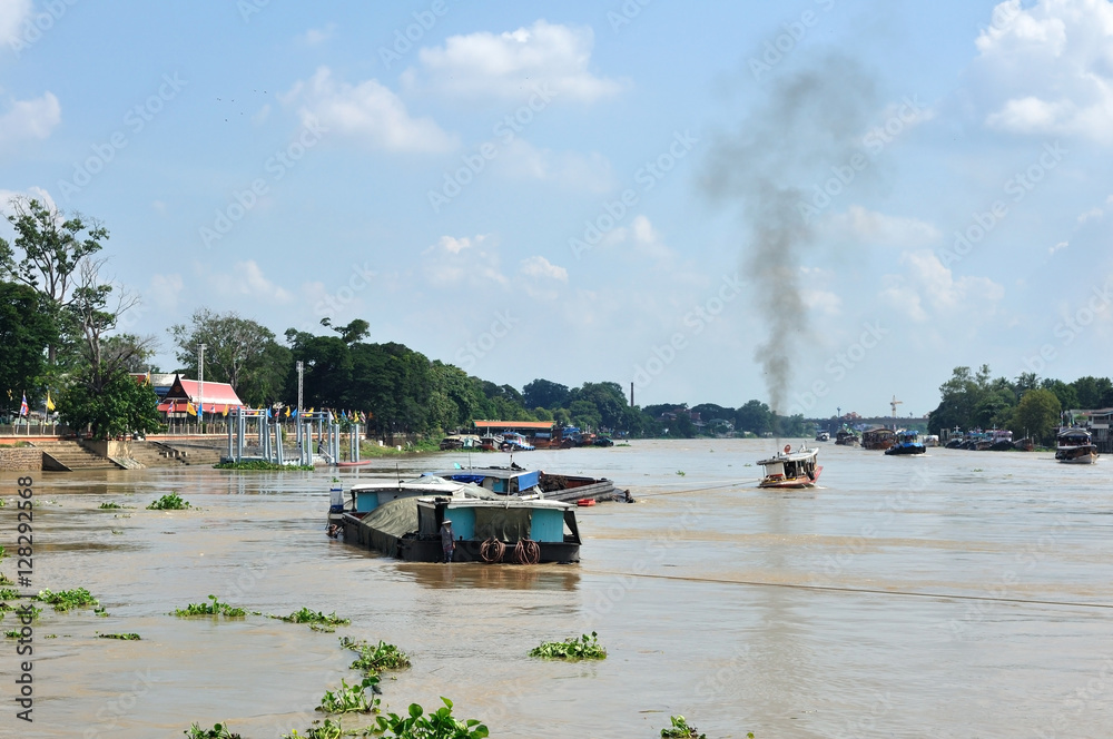 Naklejka premium CHAO PRAYA River with transportation boat in Thailand.