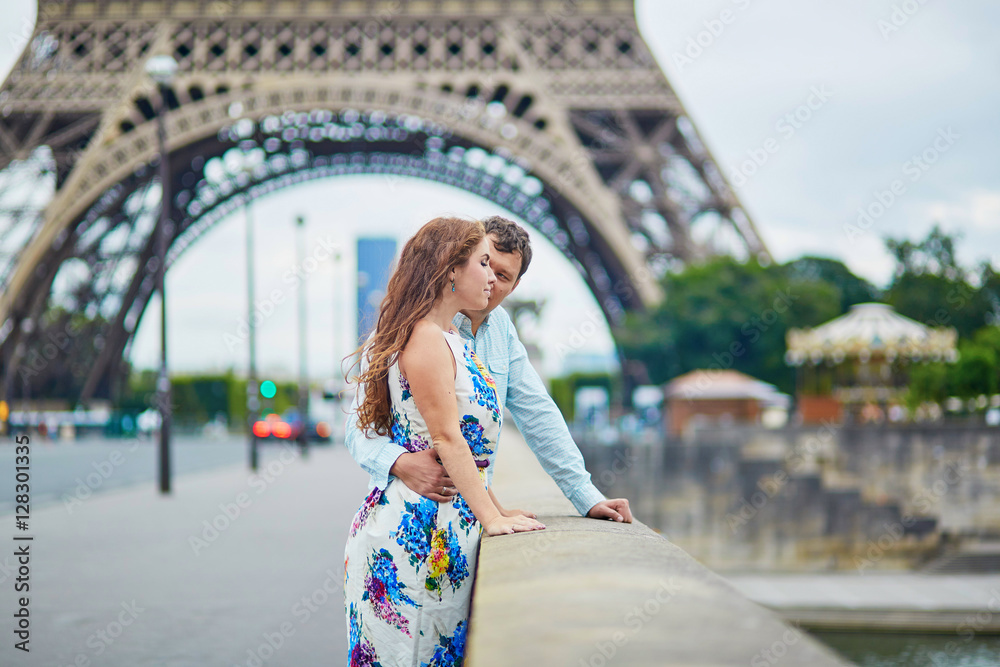 Fototapeta premium Romantic loving couple having a date near the Eiffel tower