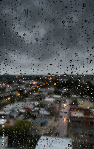 Mirar por la ventana un dia de lluvia © Martin Ratti